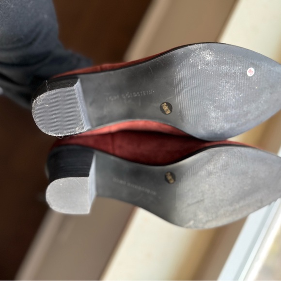 ❤️ Lori Goldstein burgundy, suede leather ankle booties. - Picture 9 of 9